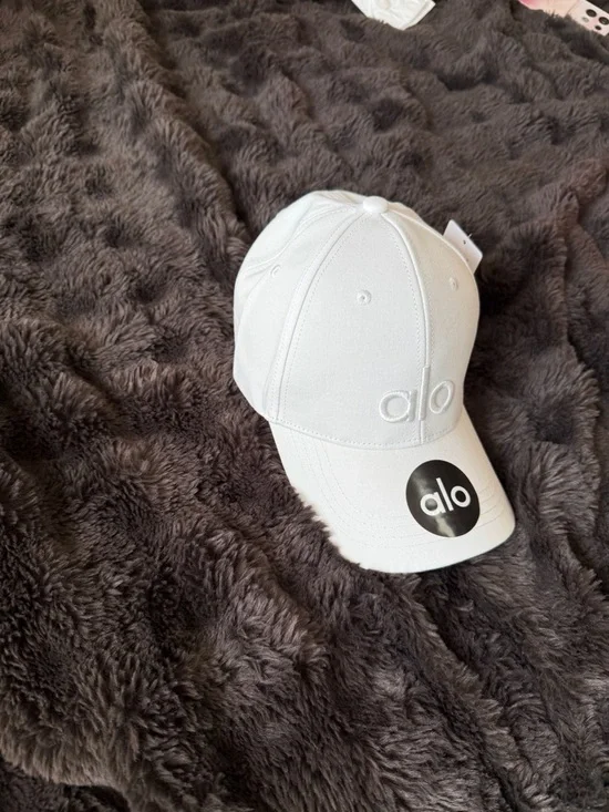 ALO Yoga Kids White Embroidered Logo Baseball Cap - Picture 2 of 4